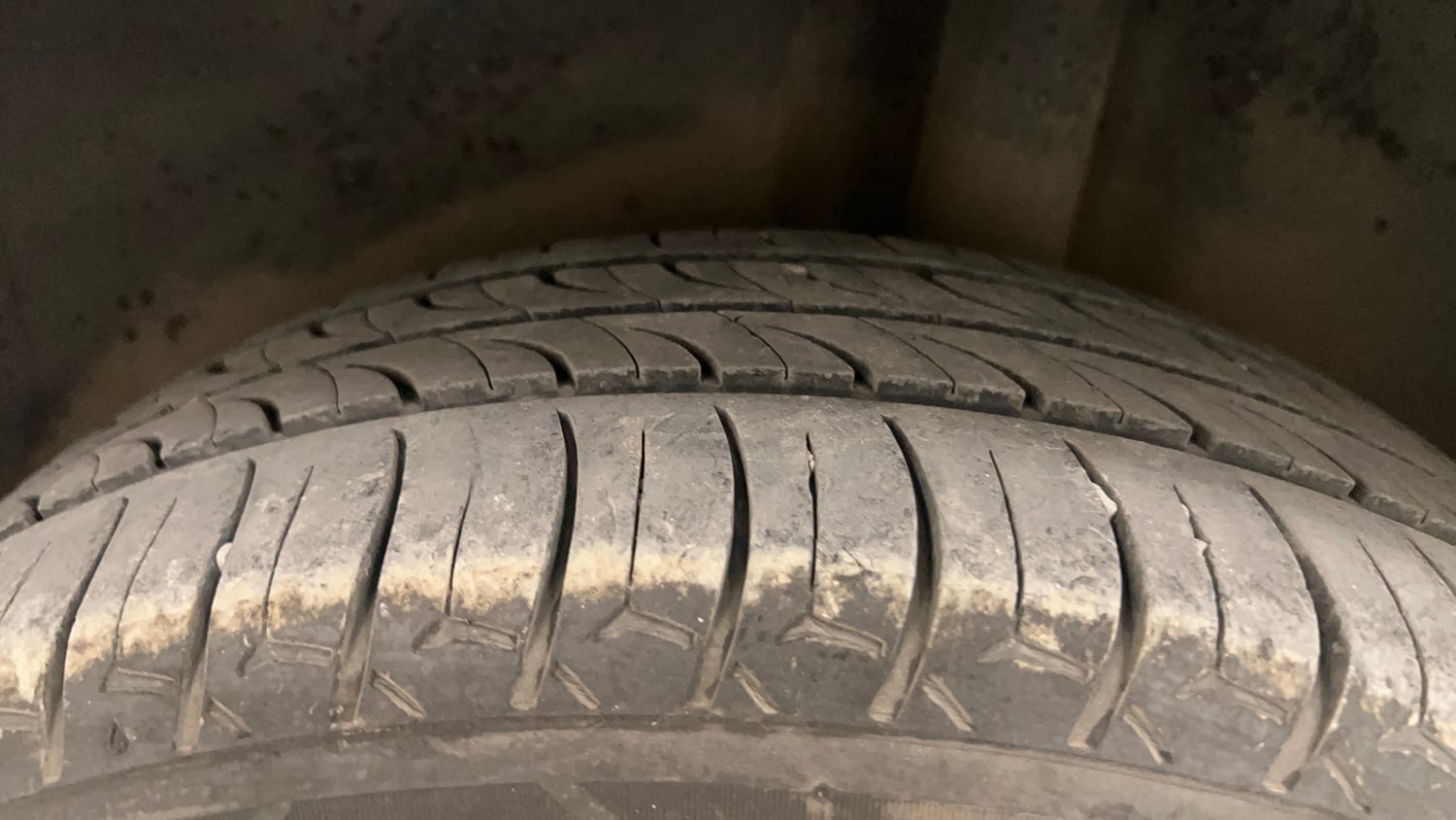 Used 2015 Volkswagen Polo Comfortline 1.5L (D) Diesel Manual tyres LEFT REAR TYRE TREAD VIEW