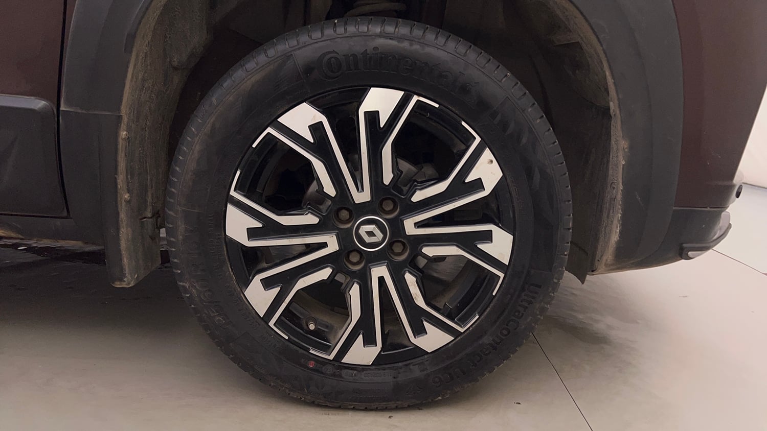 Used 2021 Renault Kiger RXZ AMT Dual Tone Petrol Automatic tyres RIGHT FRONT TYRE RIM VIEW