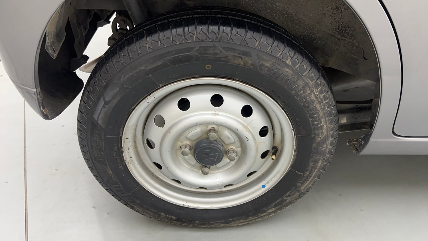 Used 2015 Maruti Suzuki Wagon R LXI CNG Cng Manual tyres RIGHT REAR TYRE RIM VIEW