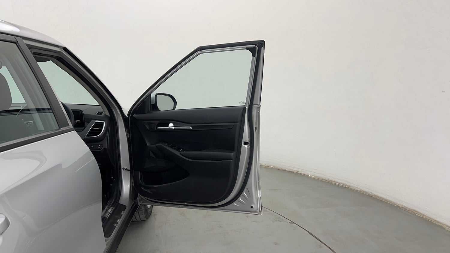 Used 2024 Kia Seltos HTK 1.5 Diesel MT Diesel Manual interior RIGHT FRONT DOOR OPEN VIEW