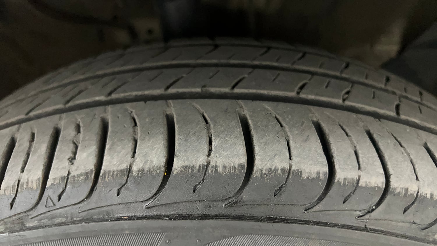 Used 2024 Kia Seltos HTK 1.5 Diesel MT Diesel Manual tyres RIGHT FRONT TYRE TREAD VIEW