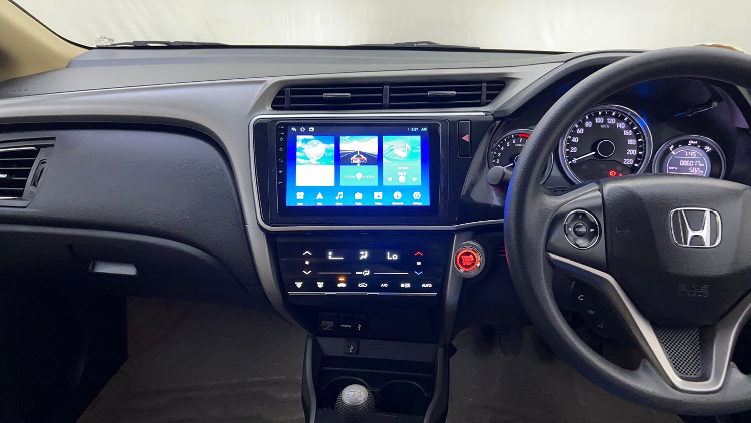Used 2017 Honda City V Petrol Petrol Manual interior MUSIC SYSTEM & AC CONTROL VIEW