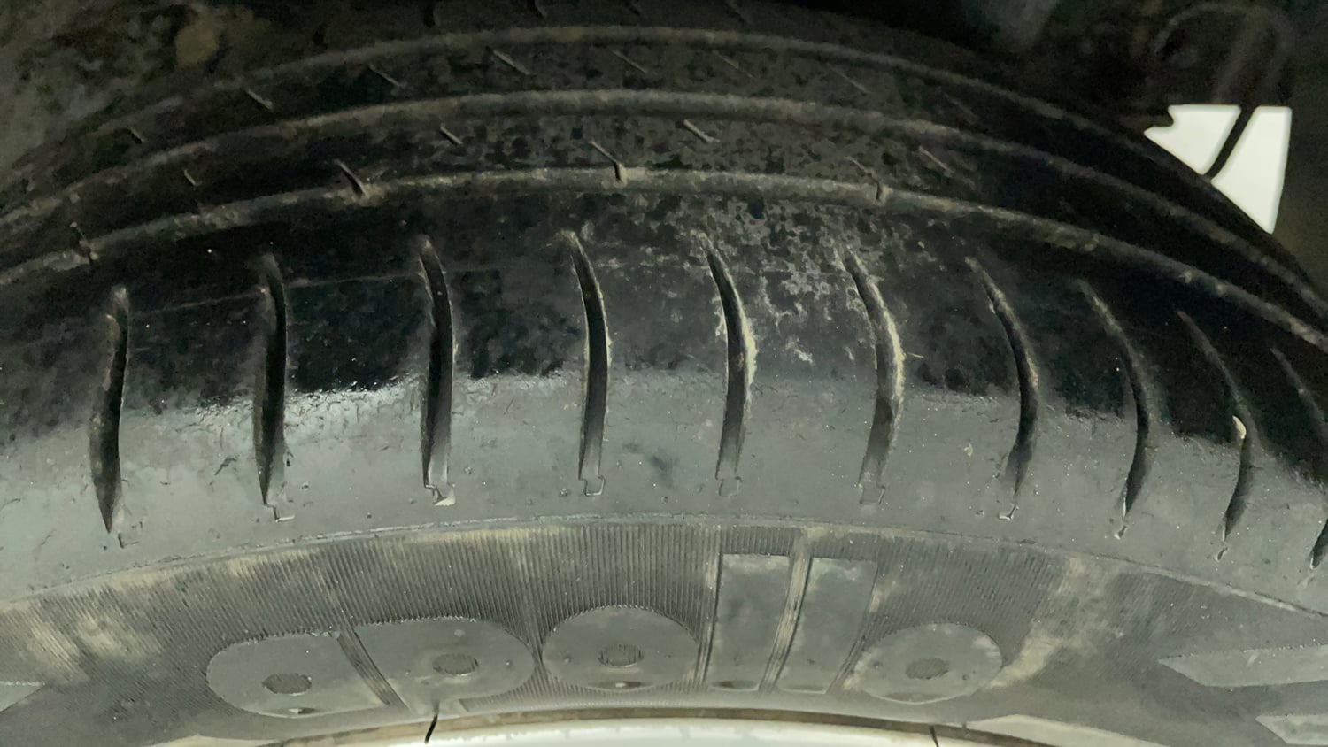 Used 2018 Hyundai Grand i10 Sportz (O) 1.2 Kappa VTVT Petrol Manual tyres LEFT REAR TYRE TREAD VIEW