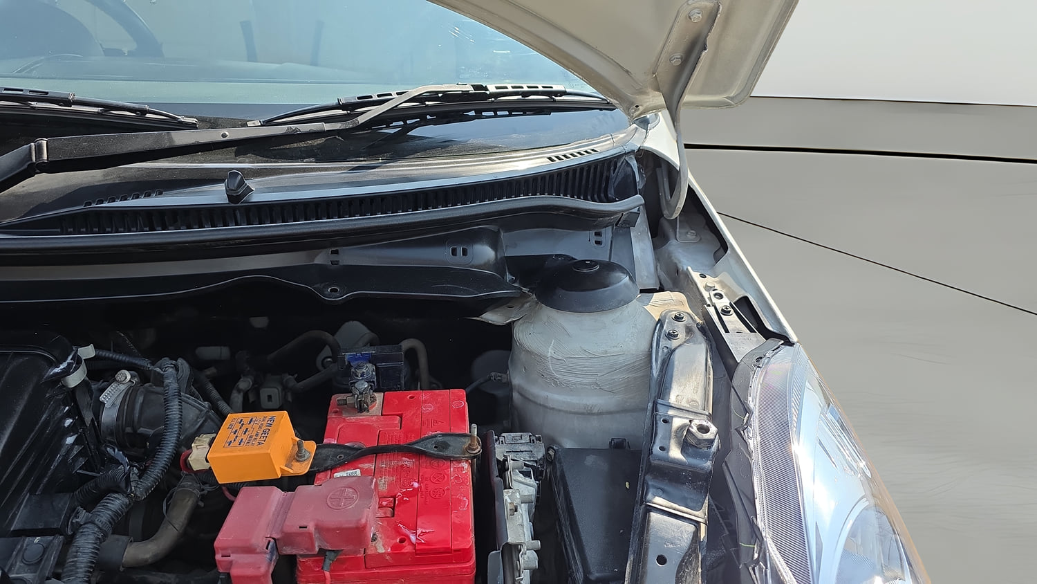 Used 2016 Maruti Suzuki Swift Dzire VXI Petrol Manual engine ENGINE LEFT SIDE HINGE & APRON VIEW