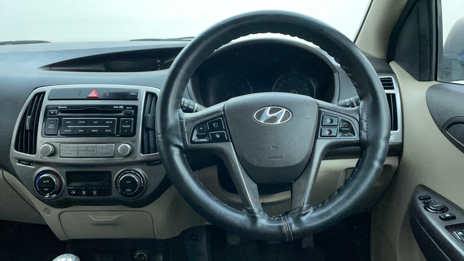Used 2013 Hyundai i20 Asta 1.2 Petrol Manual interior STEERING VIEW