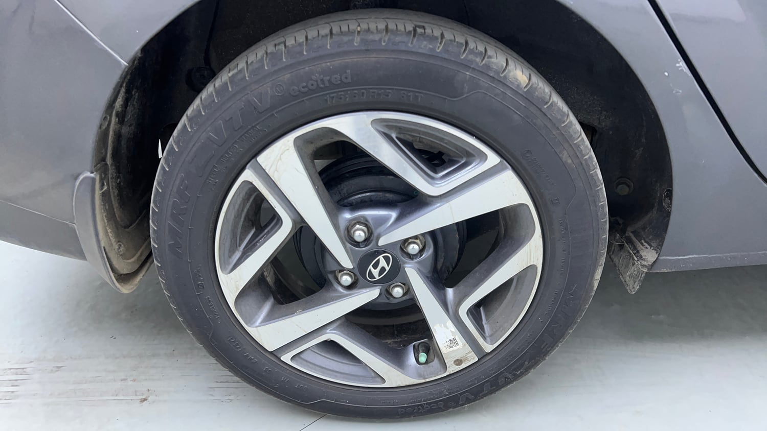 Used 2021 Hyundai Aura SX Plus 1.2 AMT Petrol Petrol Automatic tyres RIGHT REAR TYRE RIM VIEW