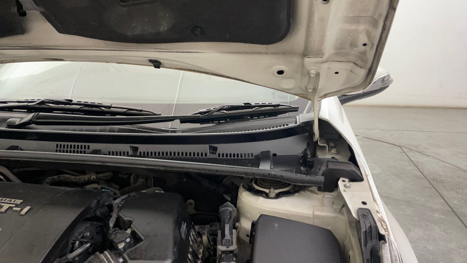 Used 2015 Toyota Corolla Altis VL AT Petrol Petrol Automatic engine ENGINE LEFT SIDE HINGE & APRON VIEW