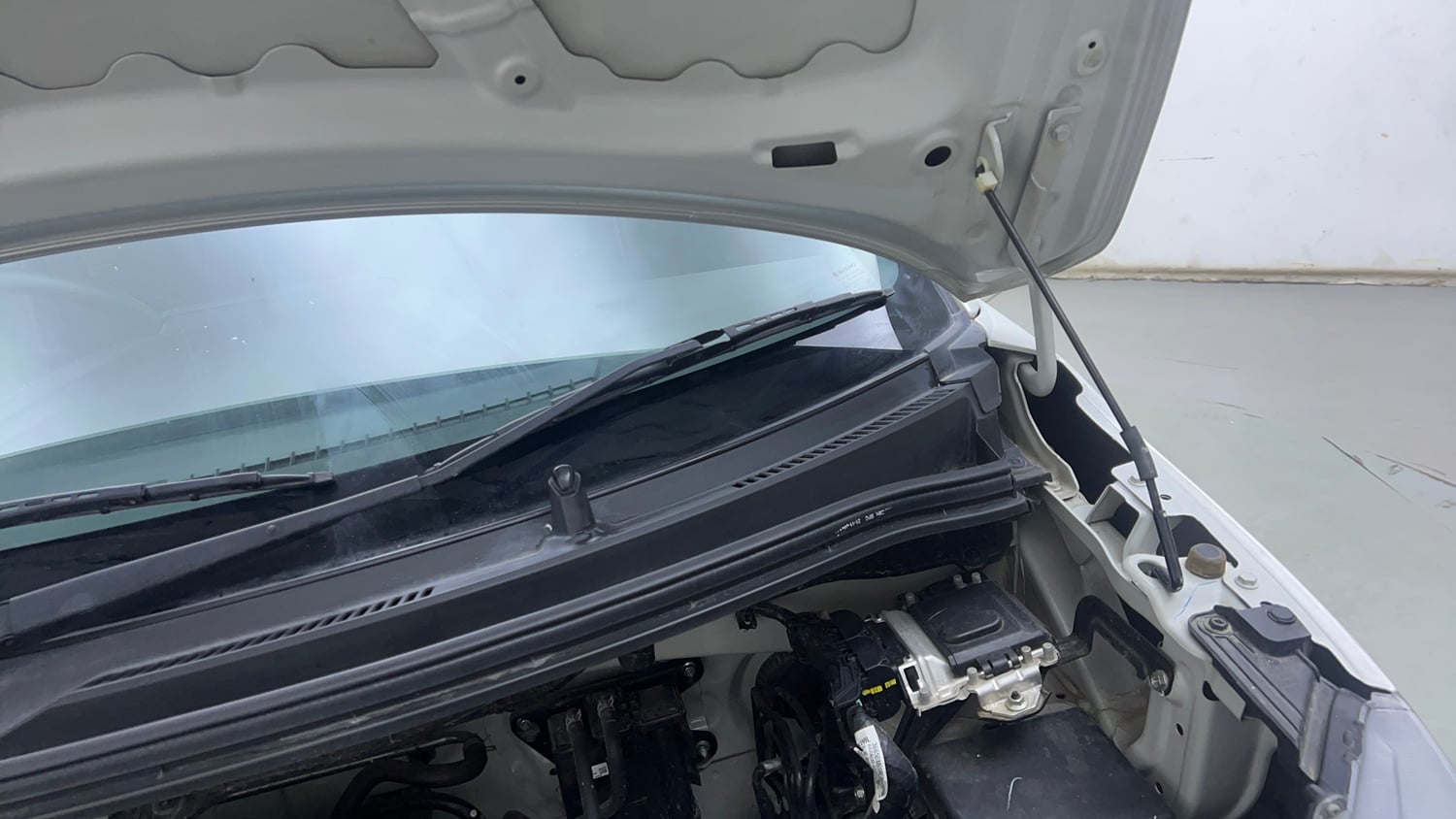 Used 2025 Maruti Suzuki Wagon R ZXI Plus 1.2 AGS Petrol Automatic engine ENGINE LEFT SIDE HINGE & APRON VIEW