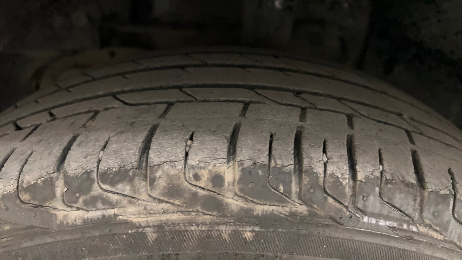 Used 2020 Tata Nexon XZA Plus (O) Dual Tone Petrol Automatic tyres LEFT FRONT TYRE TREAD VIEW