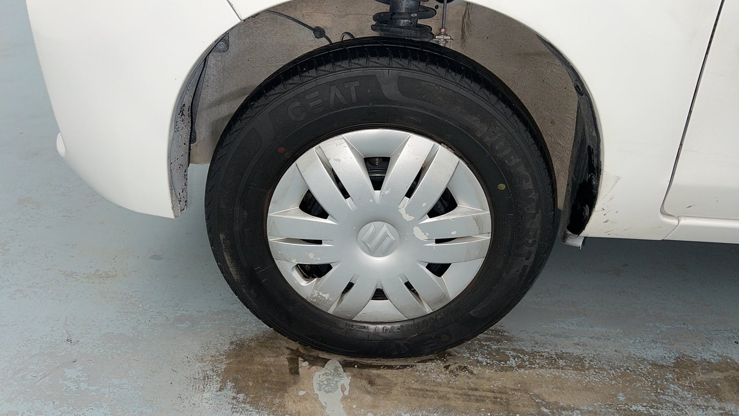 Used 2020 Maruti Suzuki Alto 800 VXi Petrol Manual tyres LEFT FRONT TYRE RIM VIEW