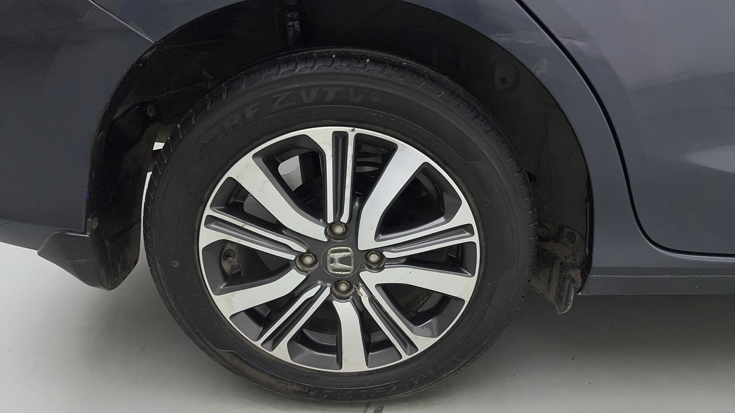 Used 2023 Honda Amaze VX 1.2 Petrol CVT Petrol Automatic tyres RIGHT REAR TYRE RIM VIEW