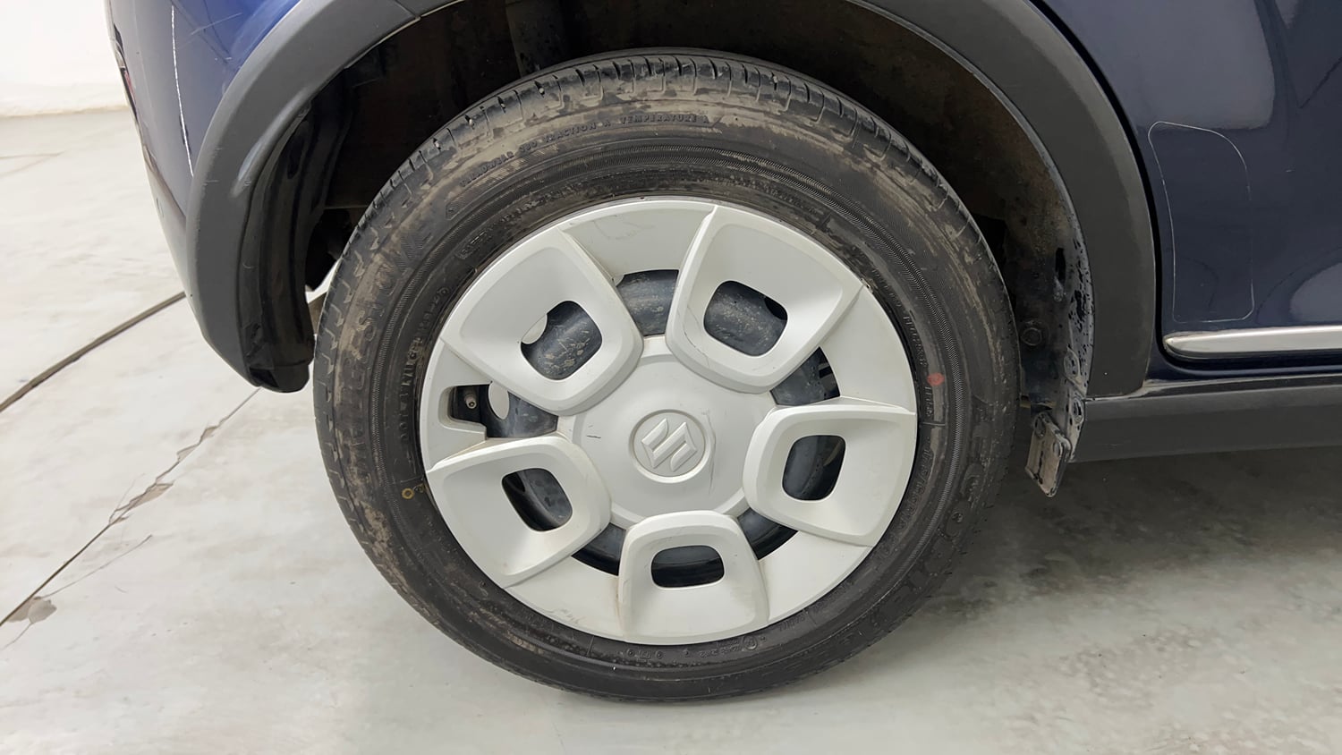 Used 2022 Maruti Suzuki Ignis Delta 1.2 AMT Petrol Automatic tyres RIGHT REAR TYRE RIM VIEW