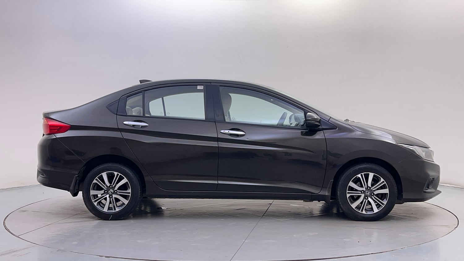Used 2017 Honda City V Petrol Petrol Manual exterior RIGHT SIDE VIEW