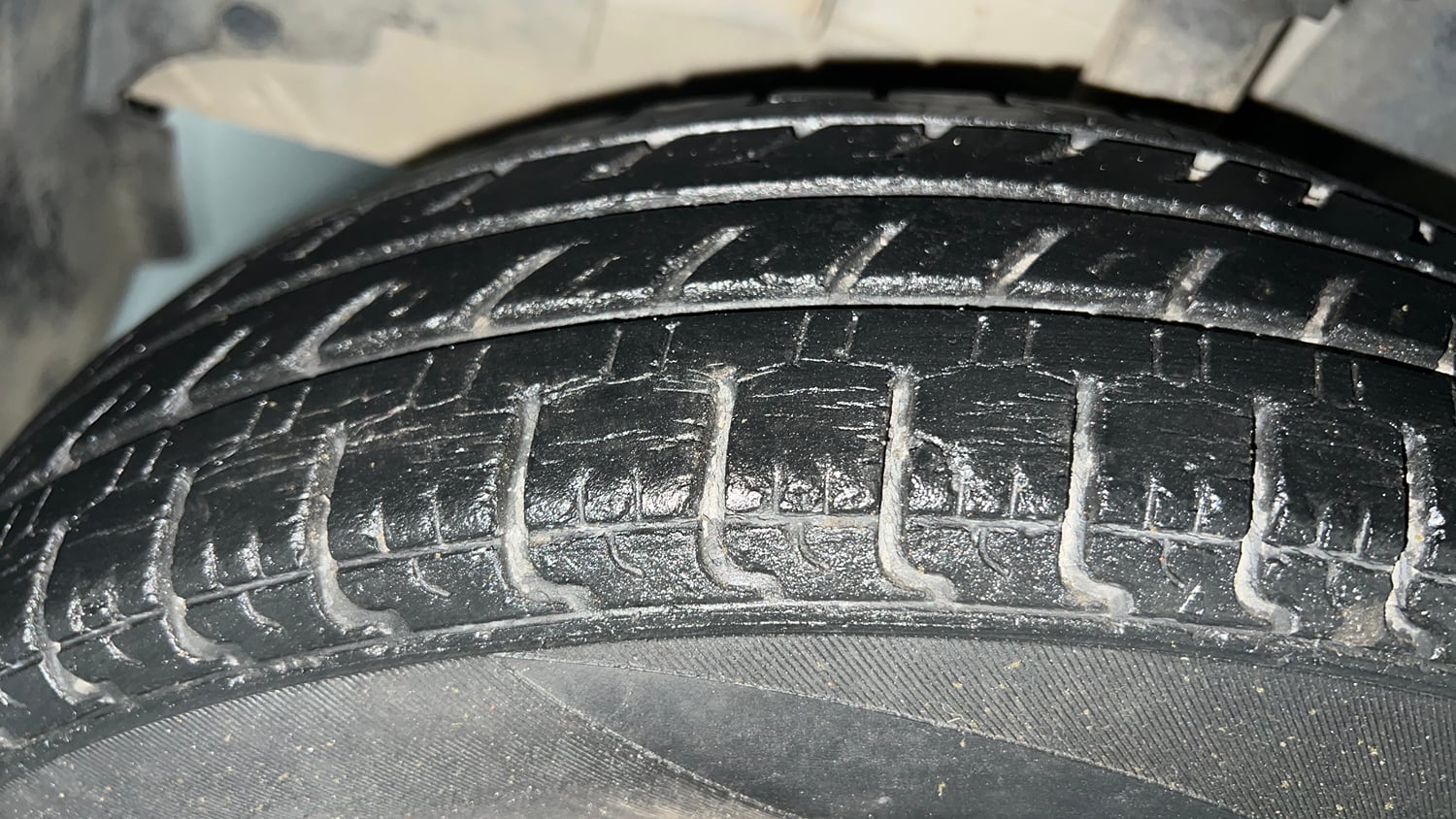Used 2018 Renault Kwid 1.0 RXT Opt Petrol Manual tyres LEFT FRONT TYRE TREAD VIEW