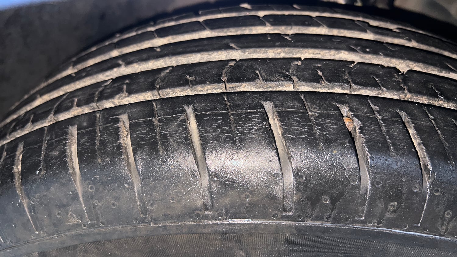 Used 2016 Maruti Suzuki Baleno Delta 1.2 Petrol Manual tyres RIGHT FRONT TYRE TREAD VIEW