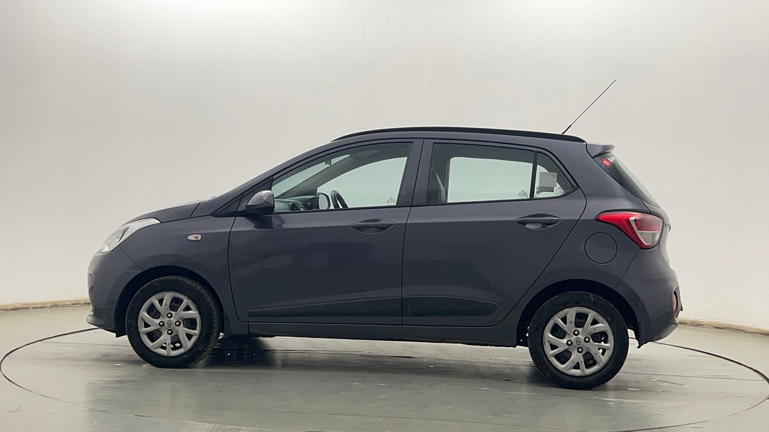 Used 2018 Hyundai Grand i10 Magna 1.2 Kappa VTVT Petrol Manual exterior LEFT SIDE VIEW
