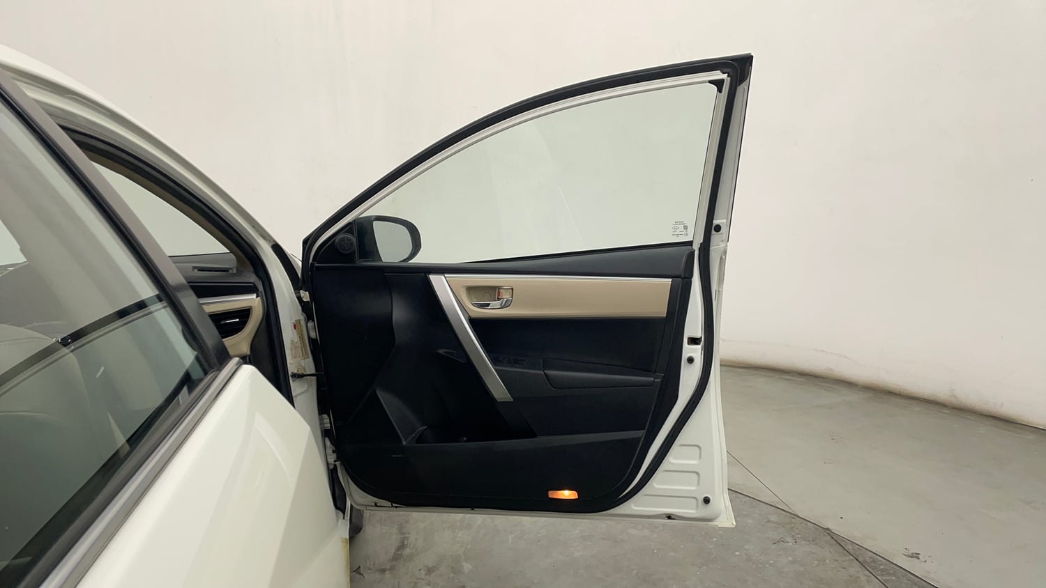 Used 2015 Toyota Corolla Altis VL AT Petrol Petrol Automatic interior RIGHT FRONT DOOR OPEN VIEW