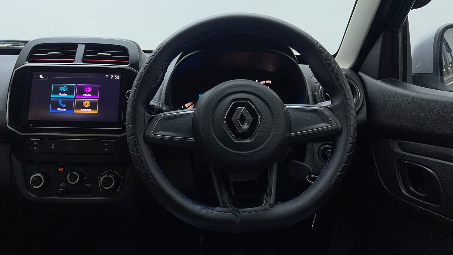 Used 2022 Renault Kwid RXT 1.0 Petrol Manual interior STEERING VIEW