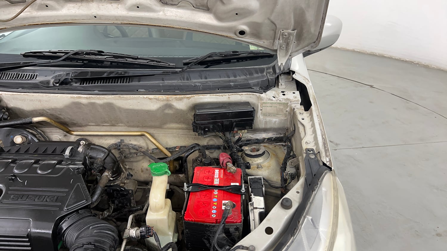 Used 2015 Maruti Suzuki Alto K10 VXi Petrol Manual engine ENGINE LEFT SIDE HINGE & APRON VIEW