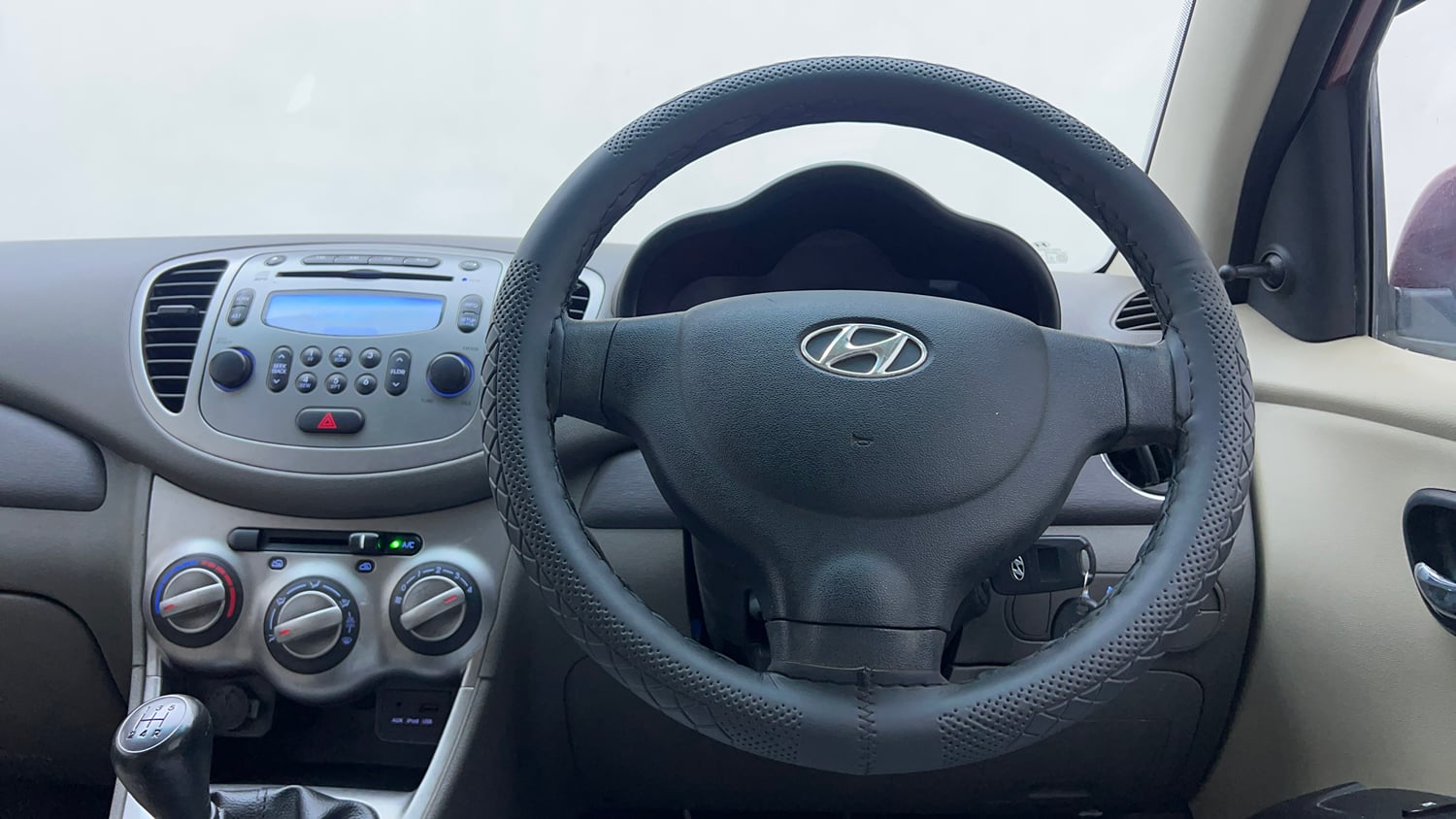 Used 2015 Hyundai i10 Sportz 1.1 iRDE2 Petrol Manual interior STEERING VIEW