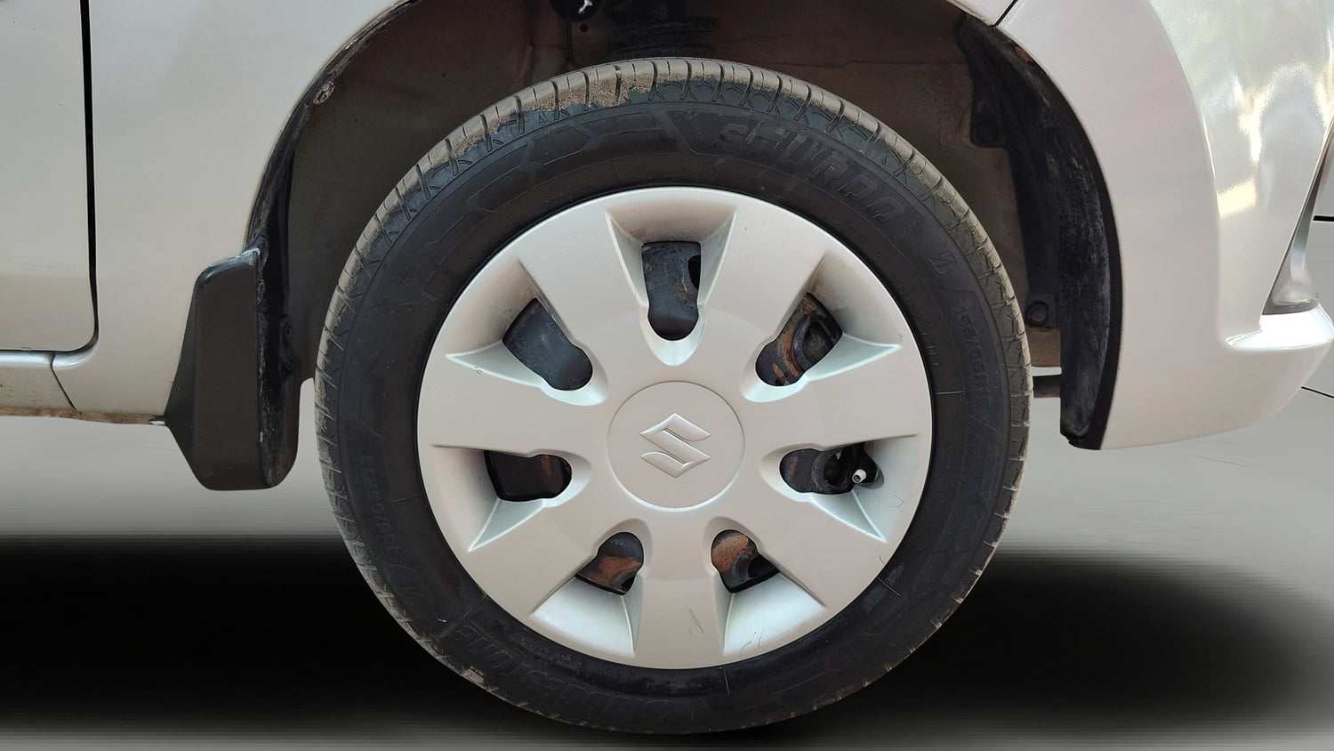 Used 2014 Maruti Suzuki Alto K10 VXi Petrol Manual tyres RIGHT FRONT TYRE RIM VIEW