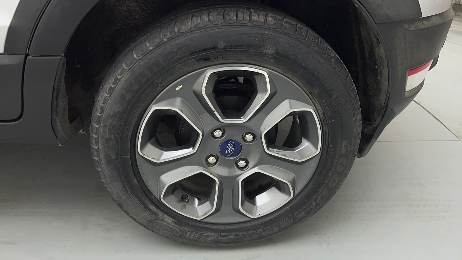 Used 2021 Ford EcoSport S MT 1.5 Ti-VCT Petrol Manual tyres LEFT REAR TYRE RIM VIEW