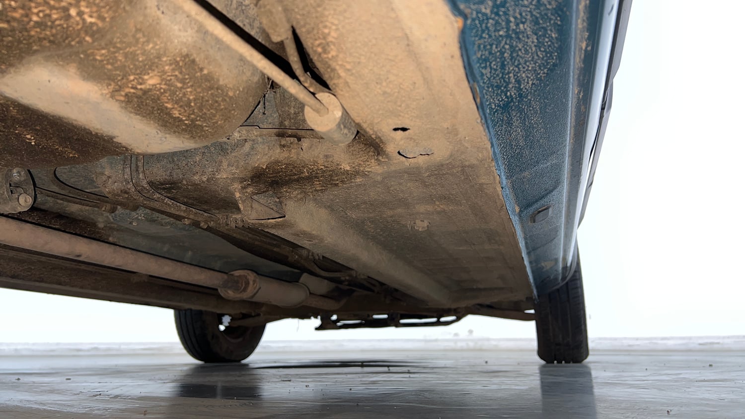Used 2022 Renault Kwid RXT 1.0 Petrol Manual extra REAR RIGHT UNDERBODY VIEW