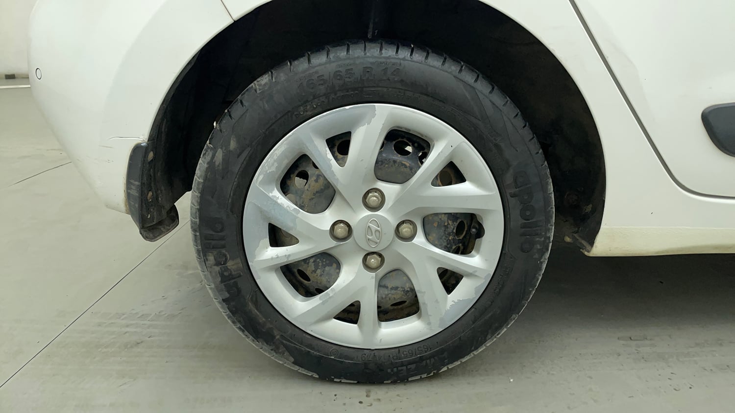 Used 2018 Hyundai Grand i10 Sportz (O) 1.2 Kappa VTVT Petrol Manual tyres RIGHT REAR TYRE RIM VIEW