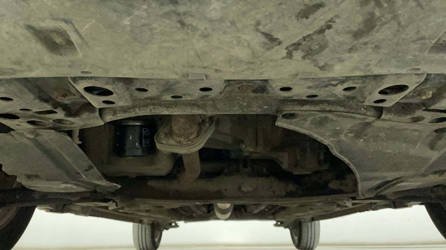 Used 2015 Maruti Suzuki Swift ZXi Petrol Manual extra FRONT LEFT UNDERBODY VIEW