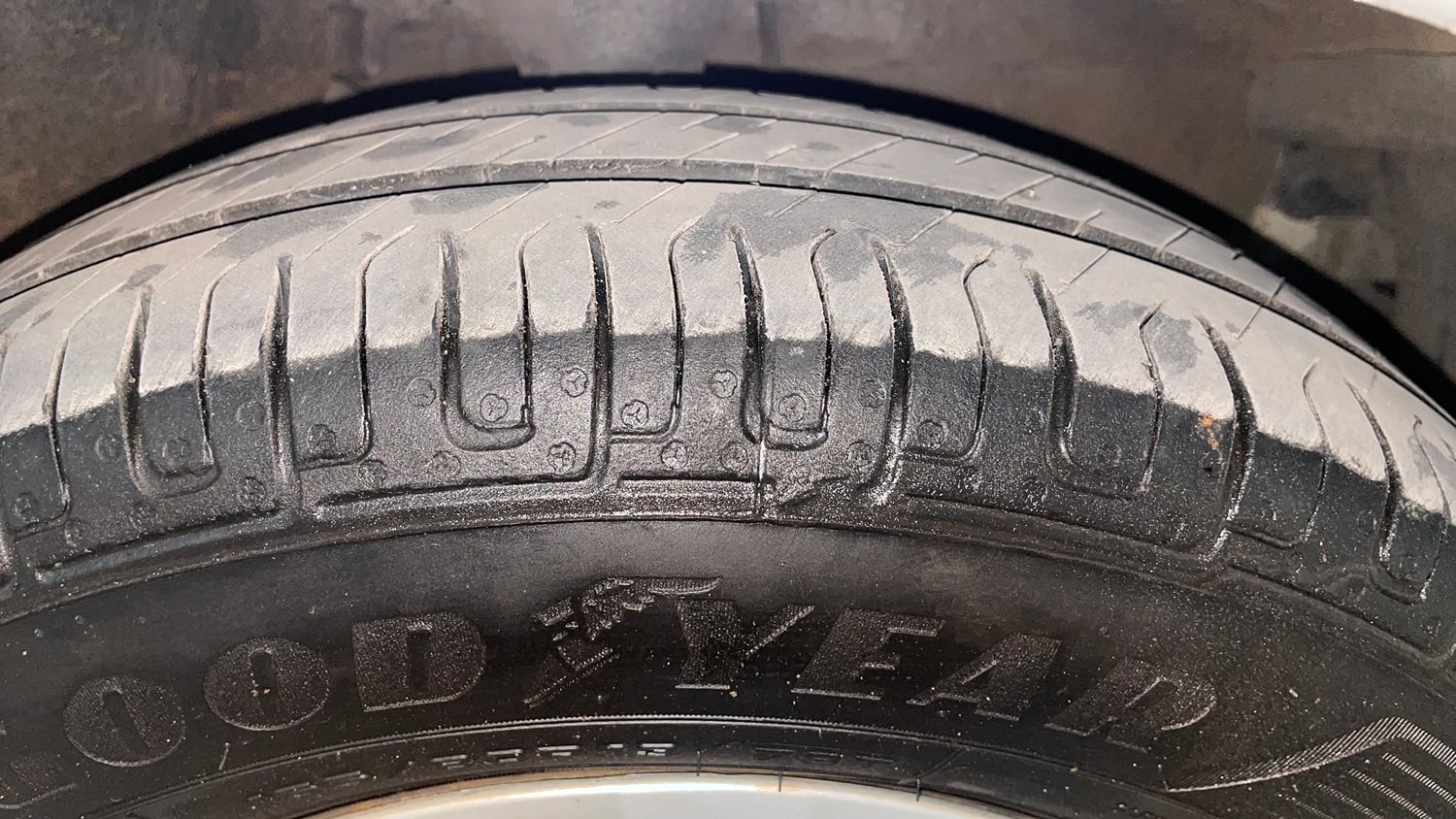 Used 2014 Hyundai i10 Sportz 1.1 iRDE2 Petrol Manual tyres RIGHT FRONT TYRE TREAD VIEW