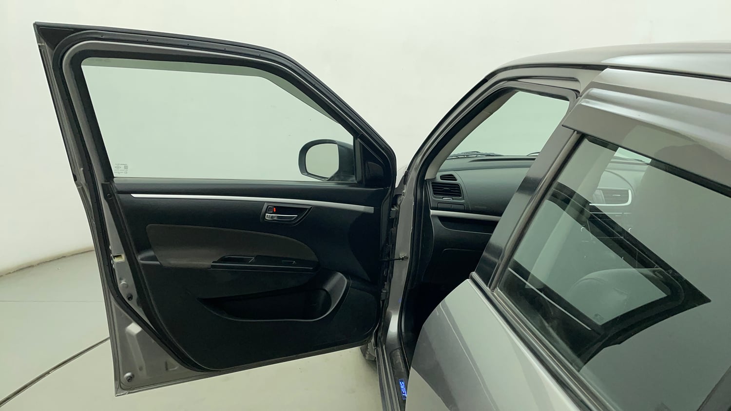 Used 2015 Maruti Suzuki Swift ZXi Petrol Manual interior LEFT FRONT DOOR OPEN VIEW