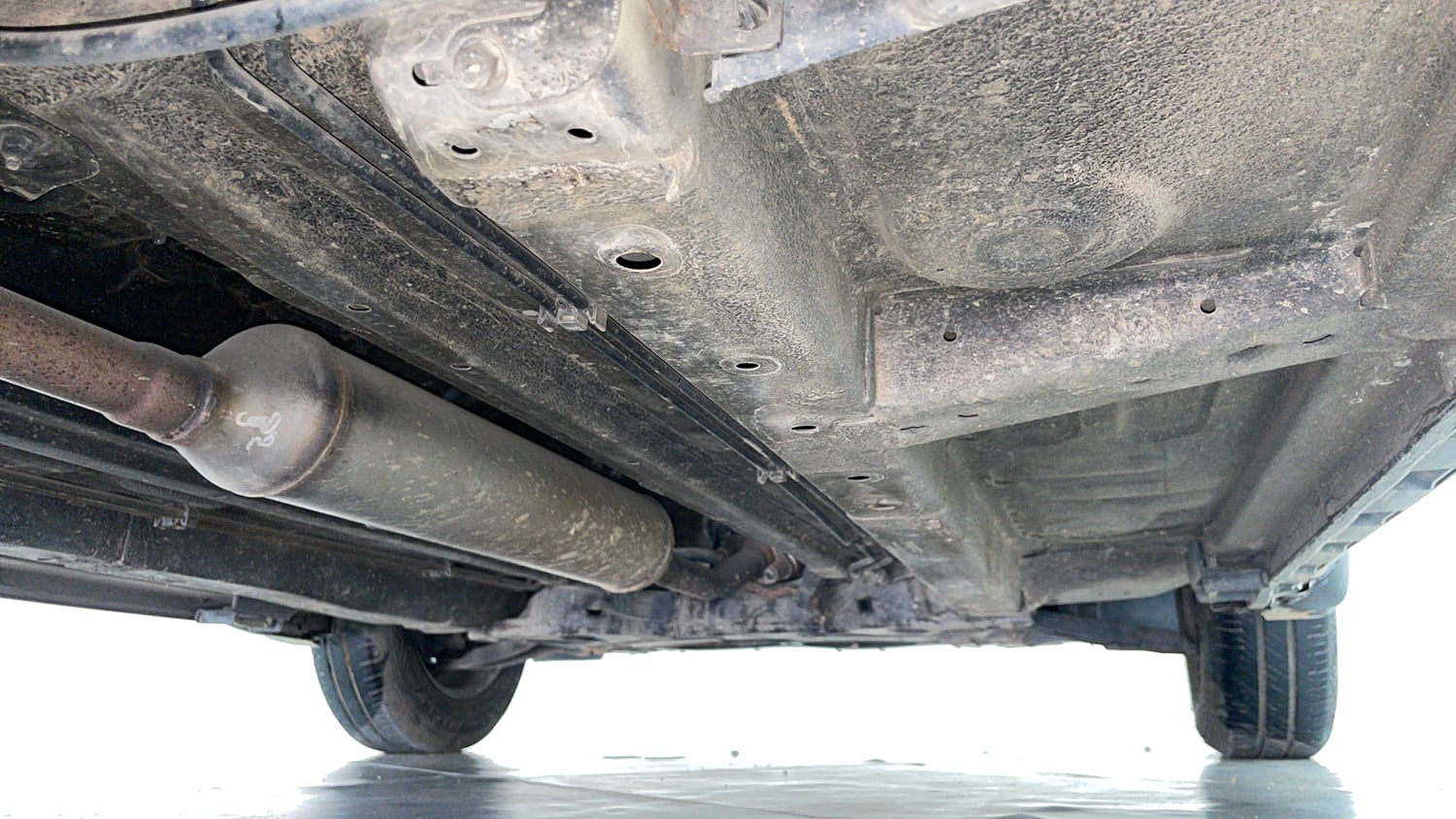 Used 2013 Maruti Suzuki Swift VXi Petrol Manual extra REAR RIGHT UNDERBODY VIEW