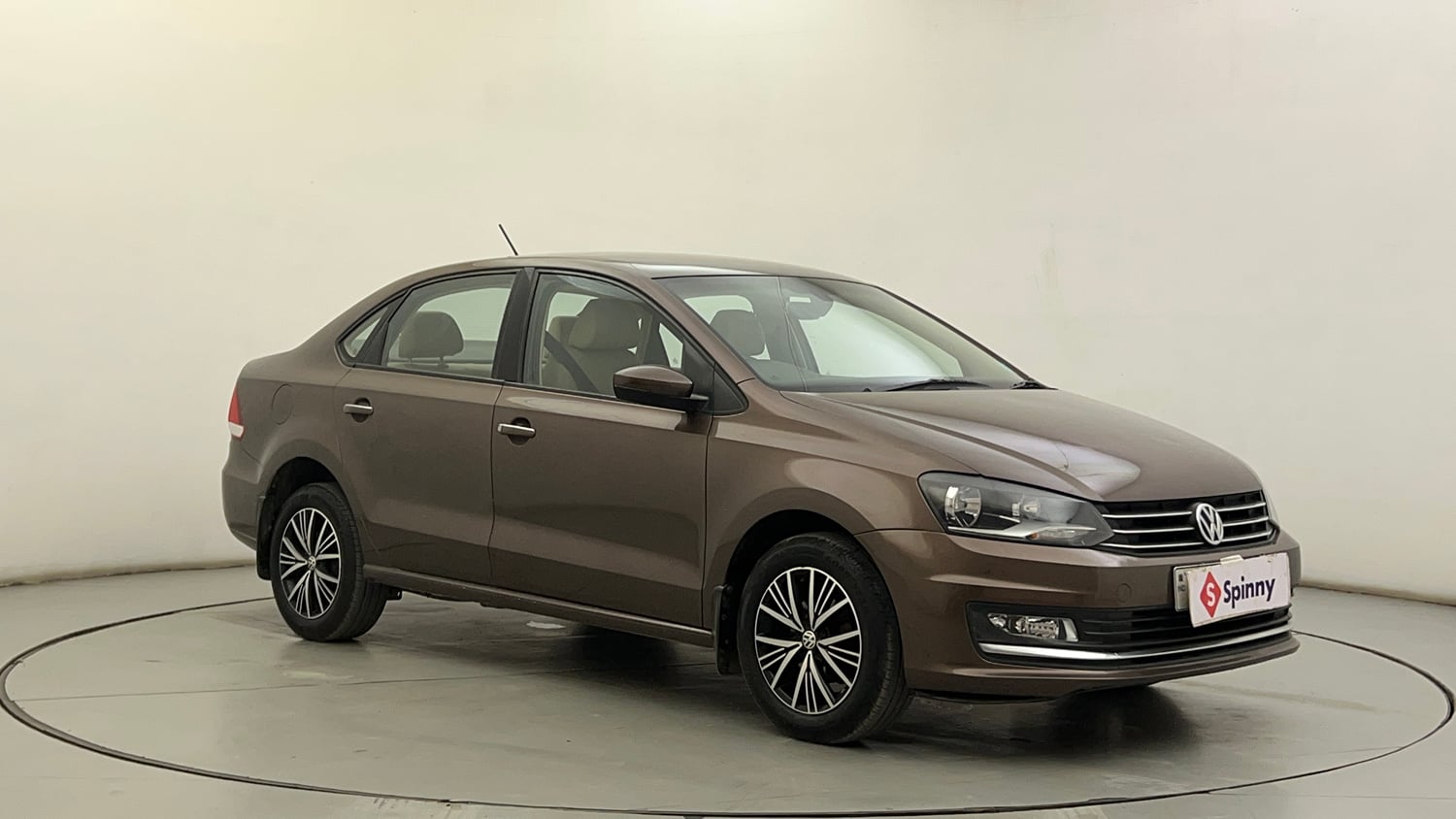 Used 2019 Volkswagen Vento Highline 1.6 (P) Petrol Manual exterior RIGHT FRONT CORNER VIEW
