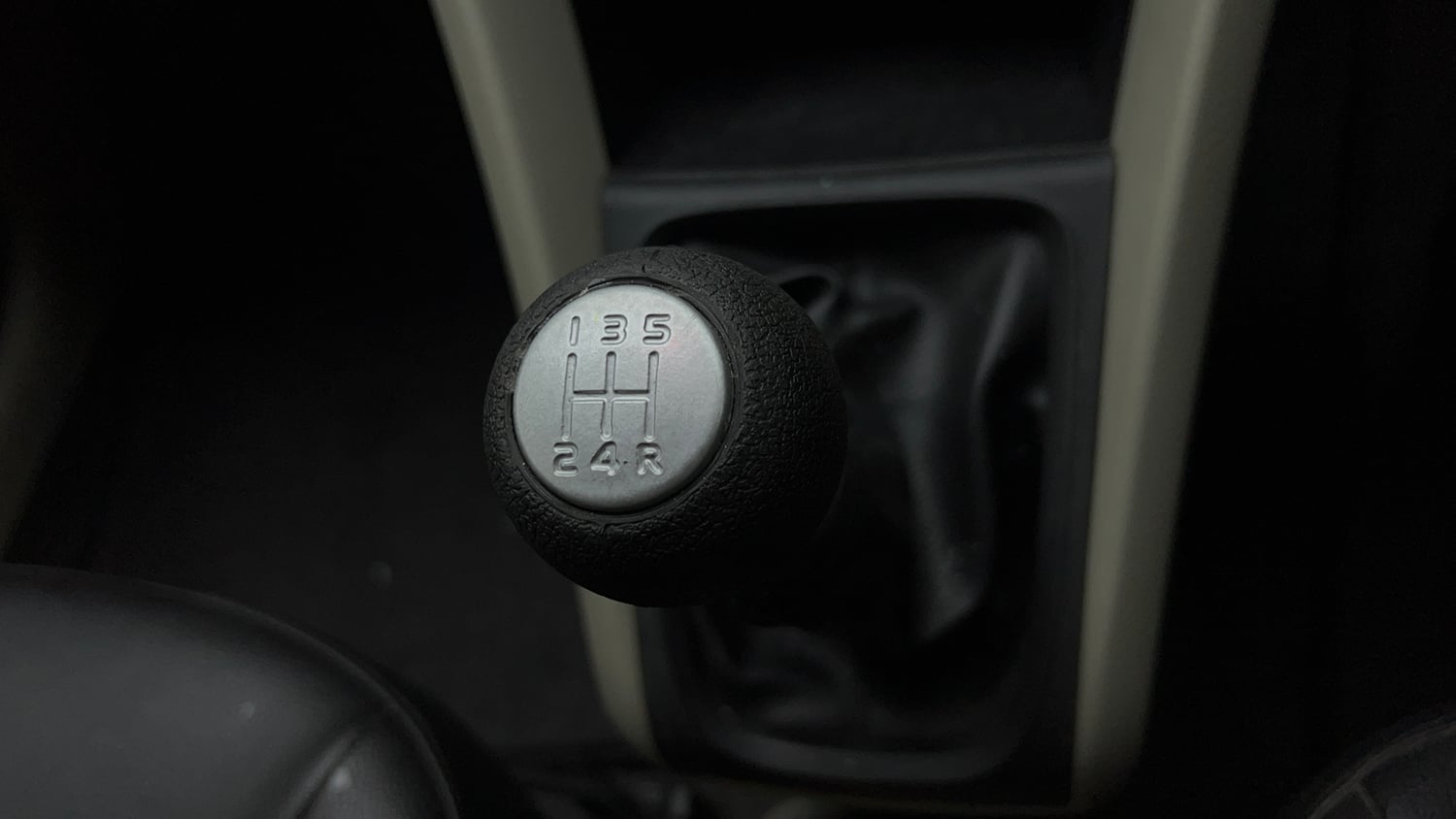 Used 2017 Maruti Suzuki Celerio VXi Petrol Manual interior GEAR  KNOB VIEW