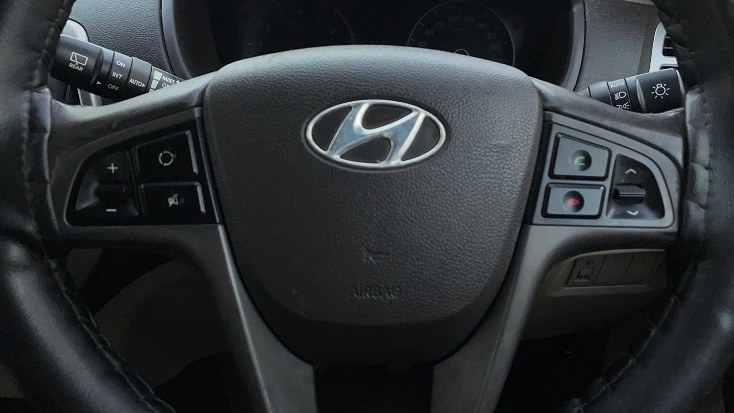 Used 2013 Hyundai i20 Asta 1.2 Petrol Manual top_features Airbags