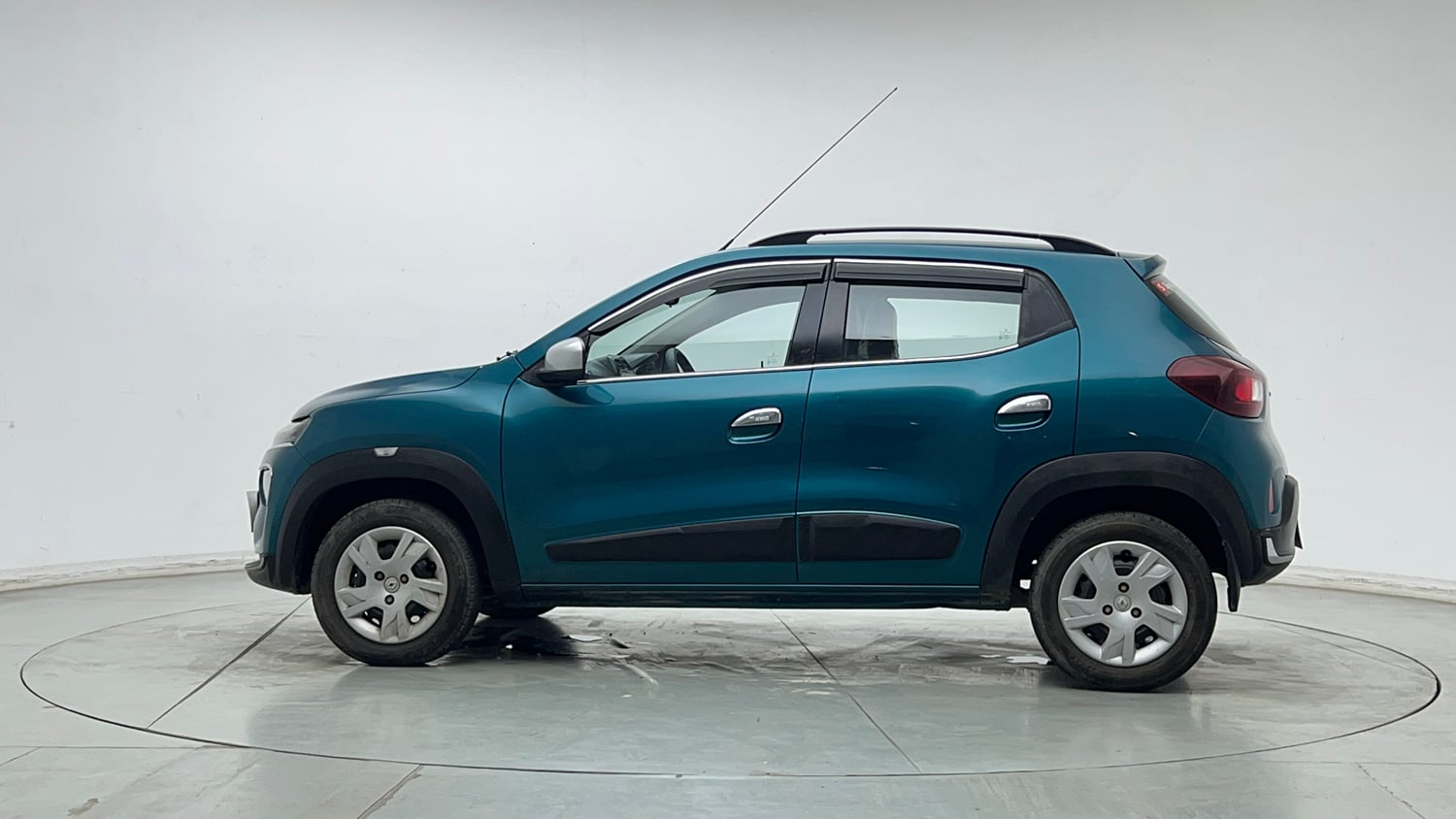Used 2022 Renault Kwid RXT 1.0 Petrol Manual exterior LEFT SIDE VIEW