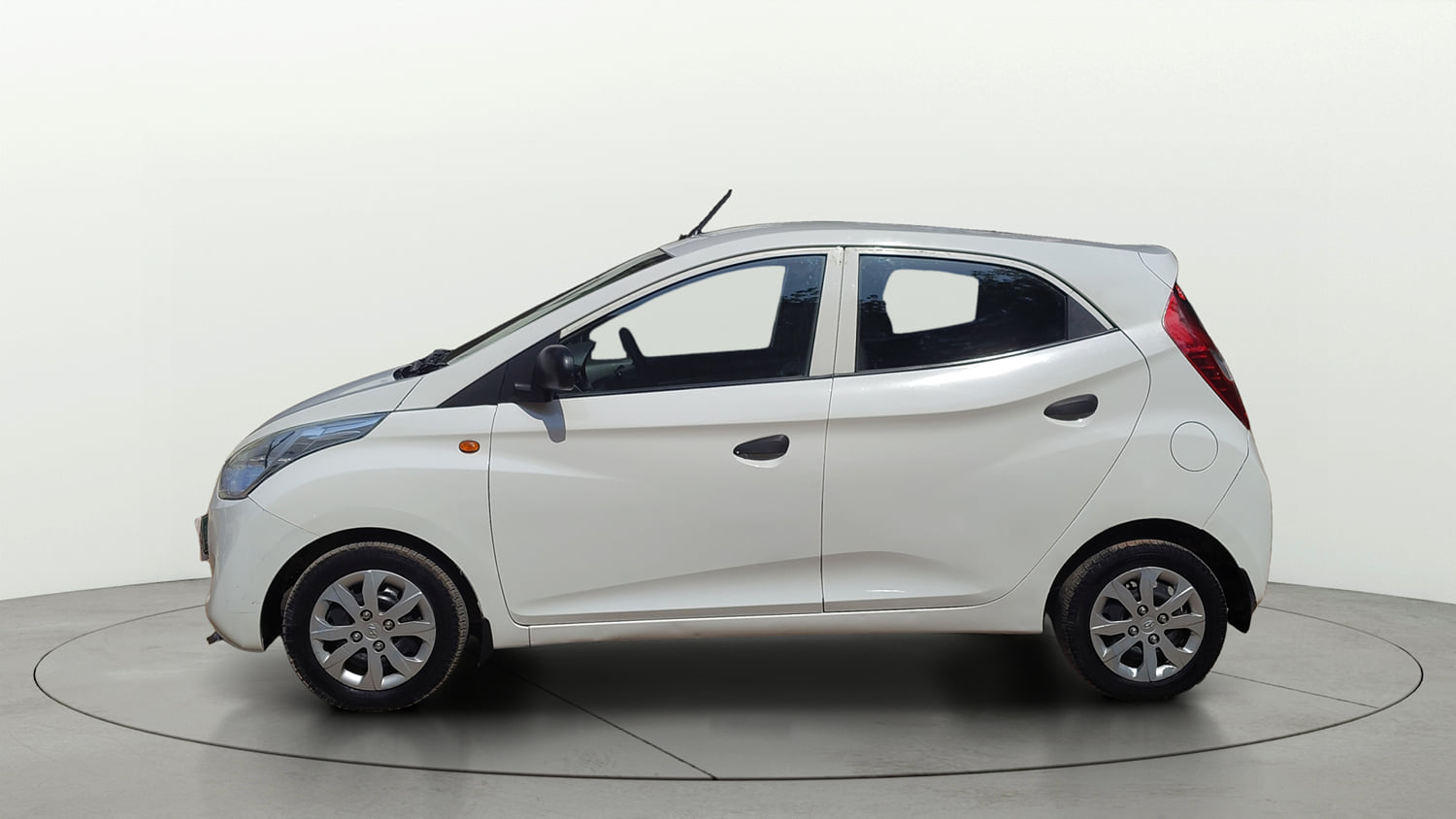 Used 2018 Hyundai Eon Magna + Petrol Manual exterior LEFT SIDE VIEW