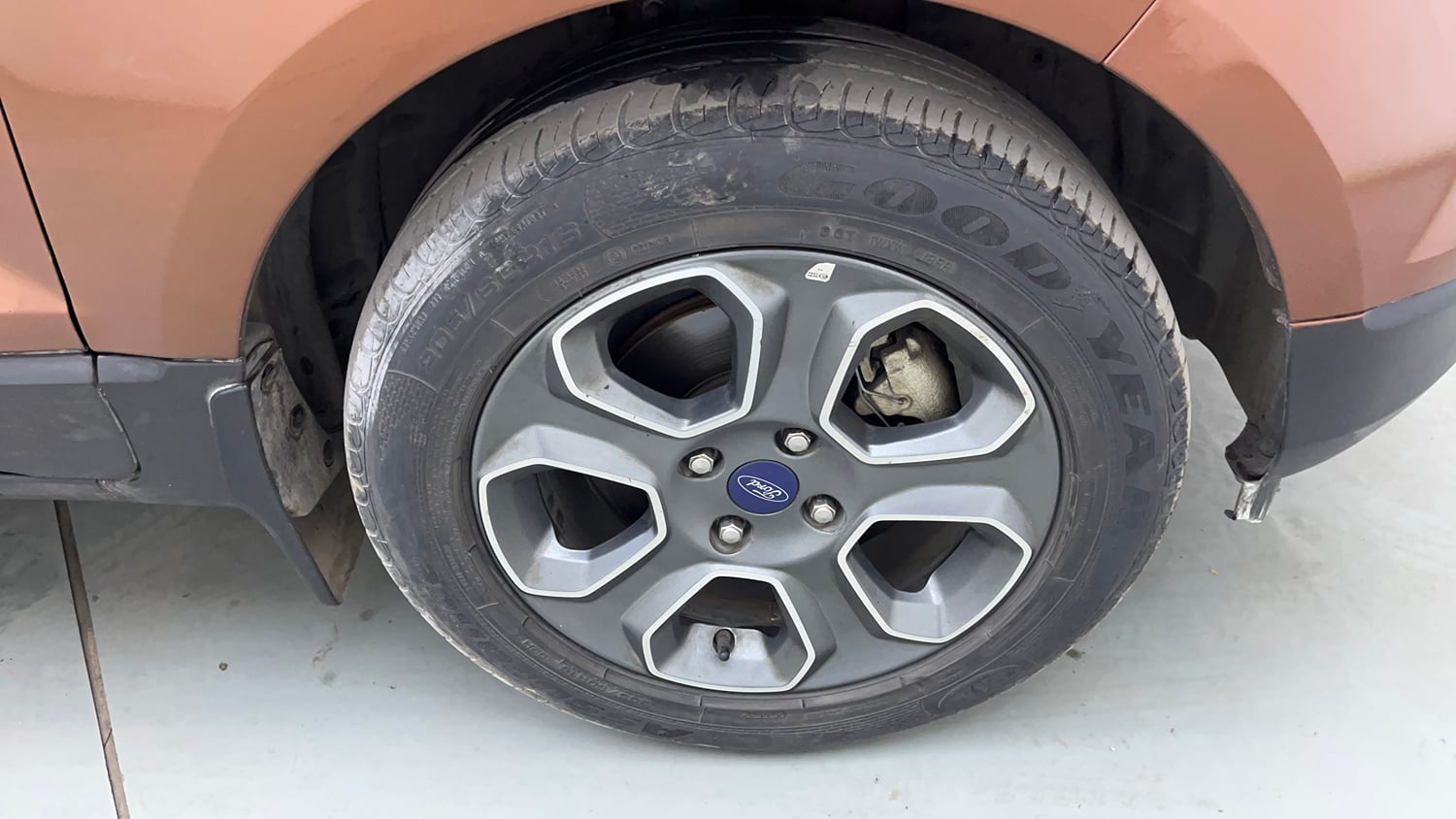 Used 2020 Ford EcoSport S MT 1.5 TDCi Diesel Manual tyres RIGHT FRONT TYRE RIM VIEW