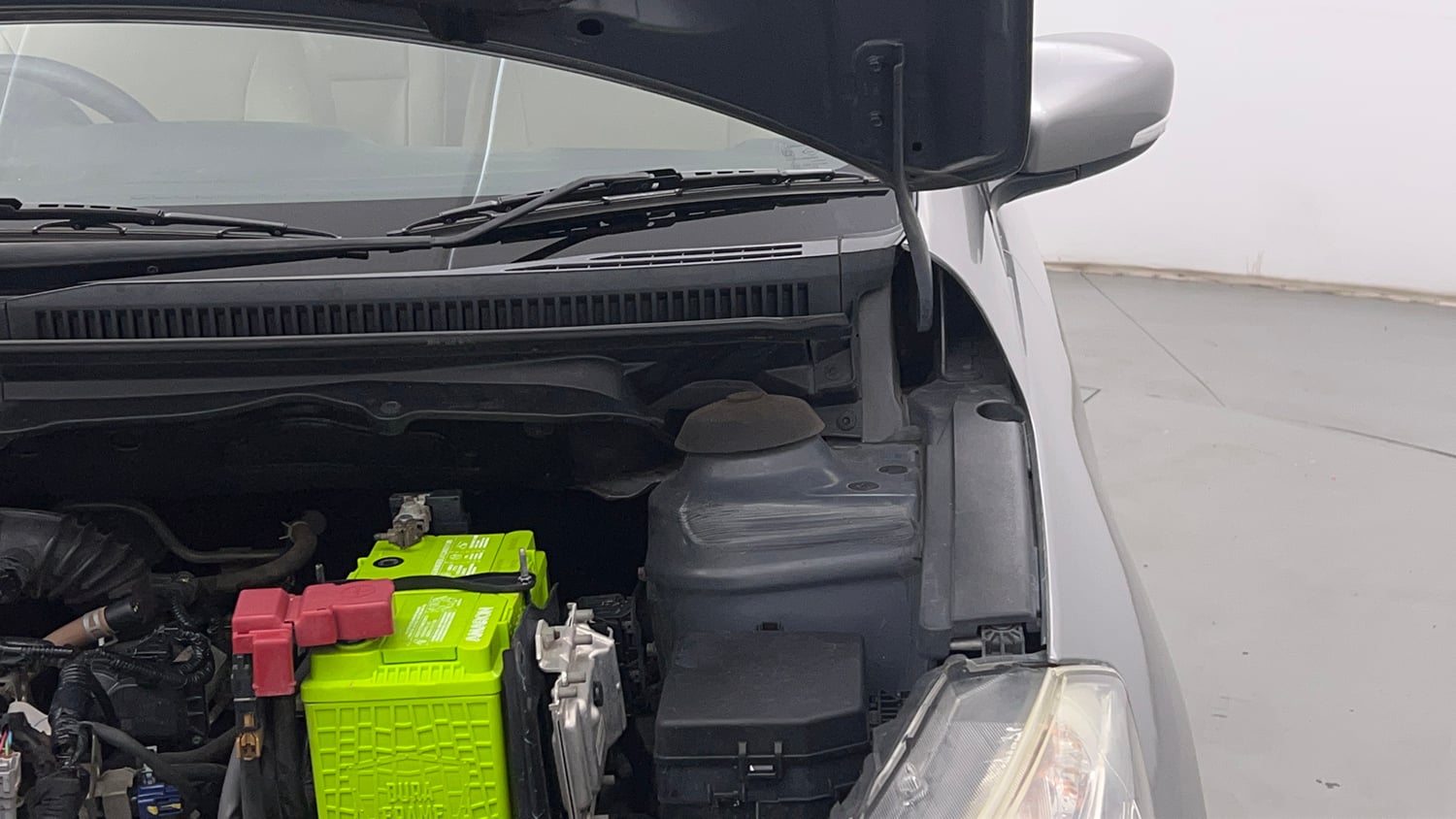 Used 2019 Maruti Suzuki Ciaz Delta Hybrid 1.5 AT Petrol Automatic engine ENGINE LEFT SIDE HINGE & APRON VIEW