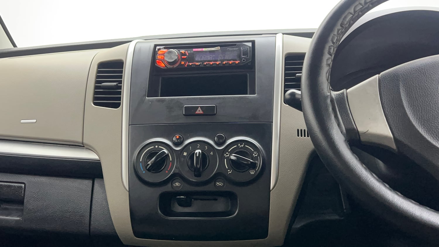 Used 2015 Maruti Suzuki Wagon R LXI CNG Cng Manual interior MUSIC SYSTEM & AC CONTROL VIEW