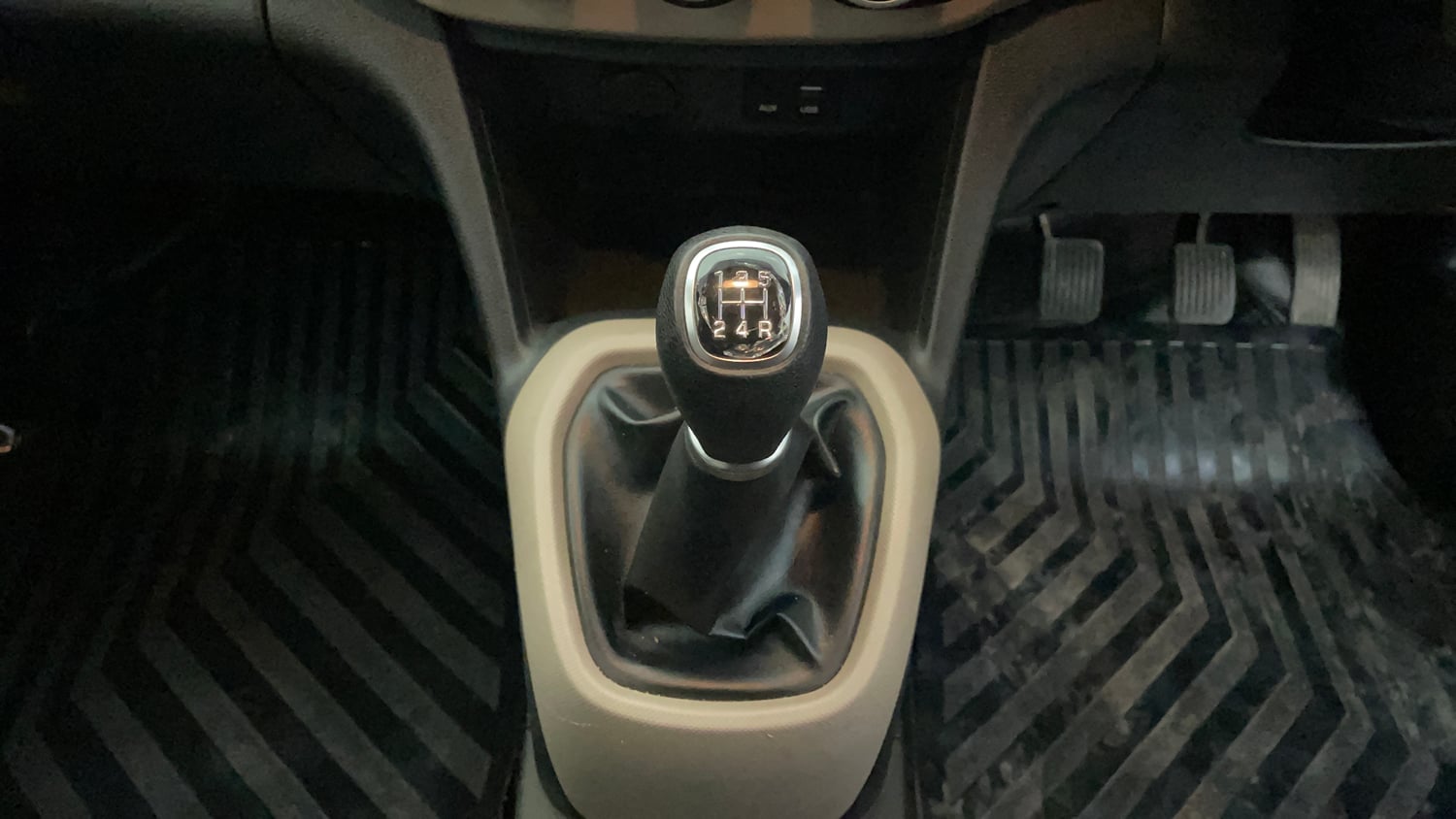 Used 2018 Hyundai Grand i10 Sportz (O) 1.2 Kappa VTVT Petrol Manual interior GEAR  KNOB VIEW