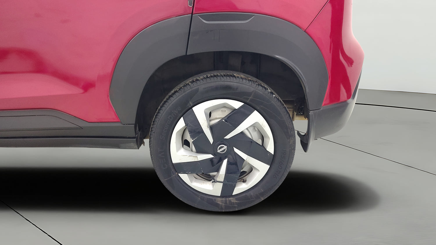 Used 2025 Nissan Magnite XE Petrol Manual tyres LEFT REAR TYRE RIM VIEW