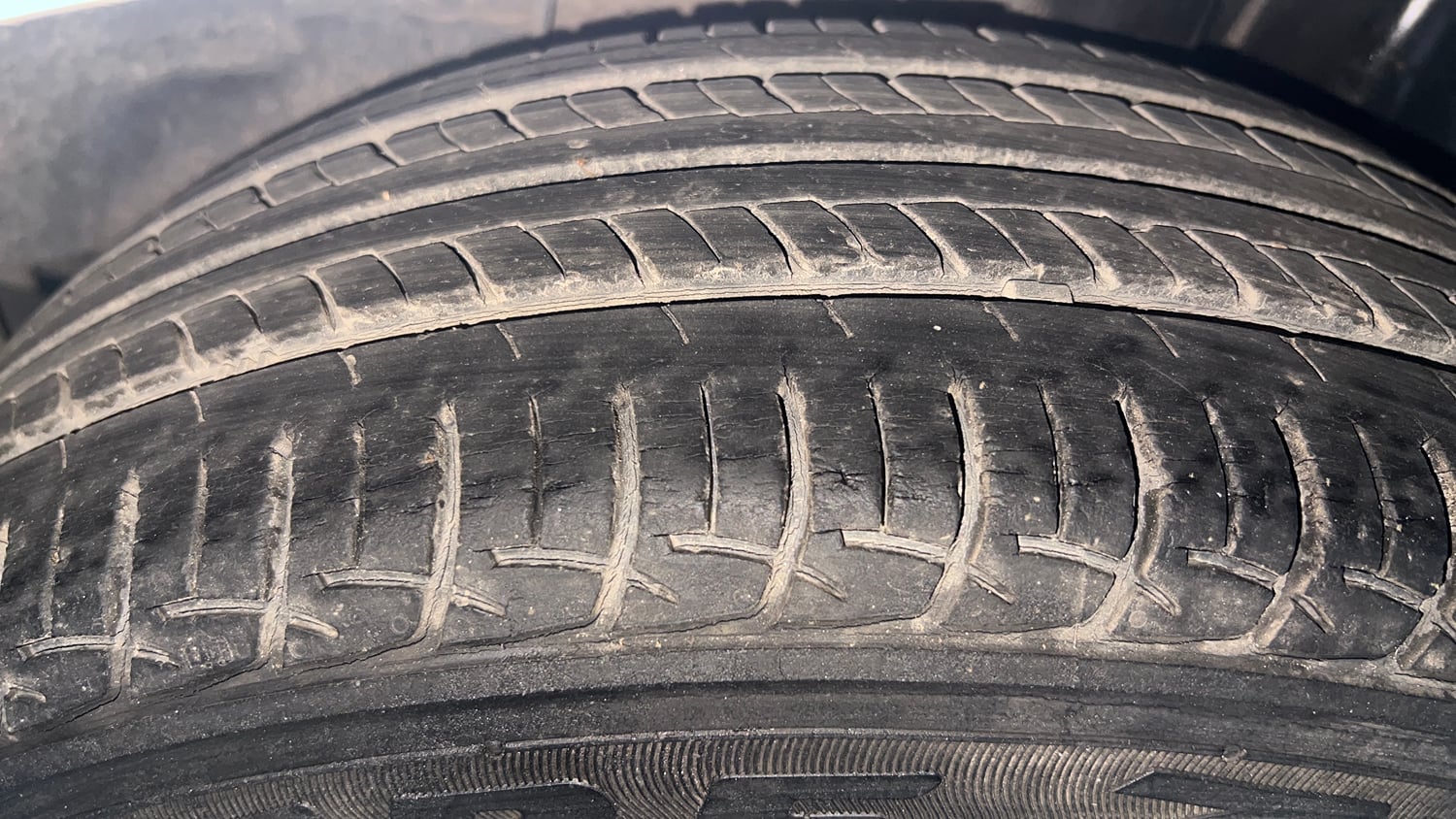 Used 2018 Hyundai Elite i20 Asta 1.2 AT Petrol Automatic tyres LEFT REAR TYRE TREAD VIEW