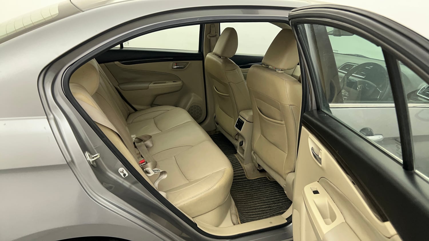 Used 2016 Maruti Suzuki Ciaz ZXi  AT Petrol Automatic interior RIGHT SIDE REAR DOOR CABIN VIEW