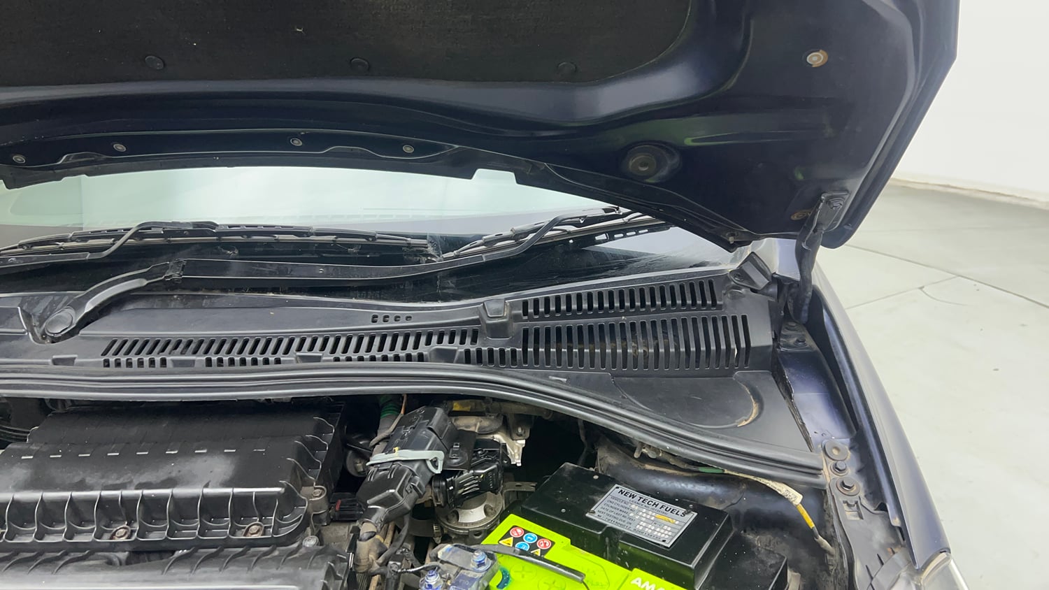 Used 2021 Tata Tiago XZ CNG( Outside Fitted ) Cng Manual engine ENGINE LEFT SIDE HINGE & APRON VIEW