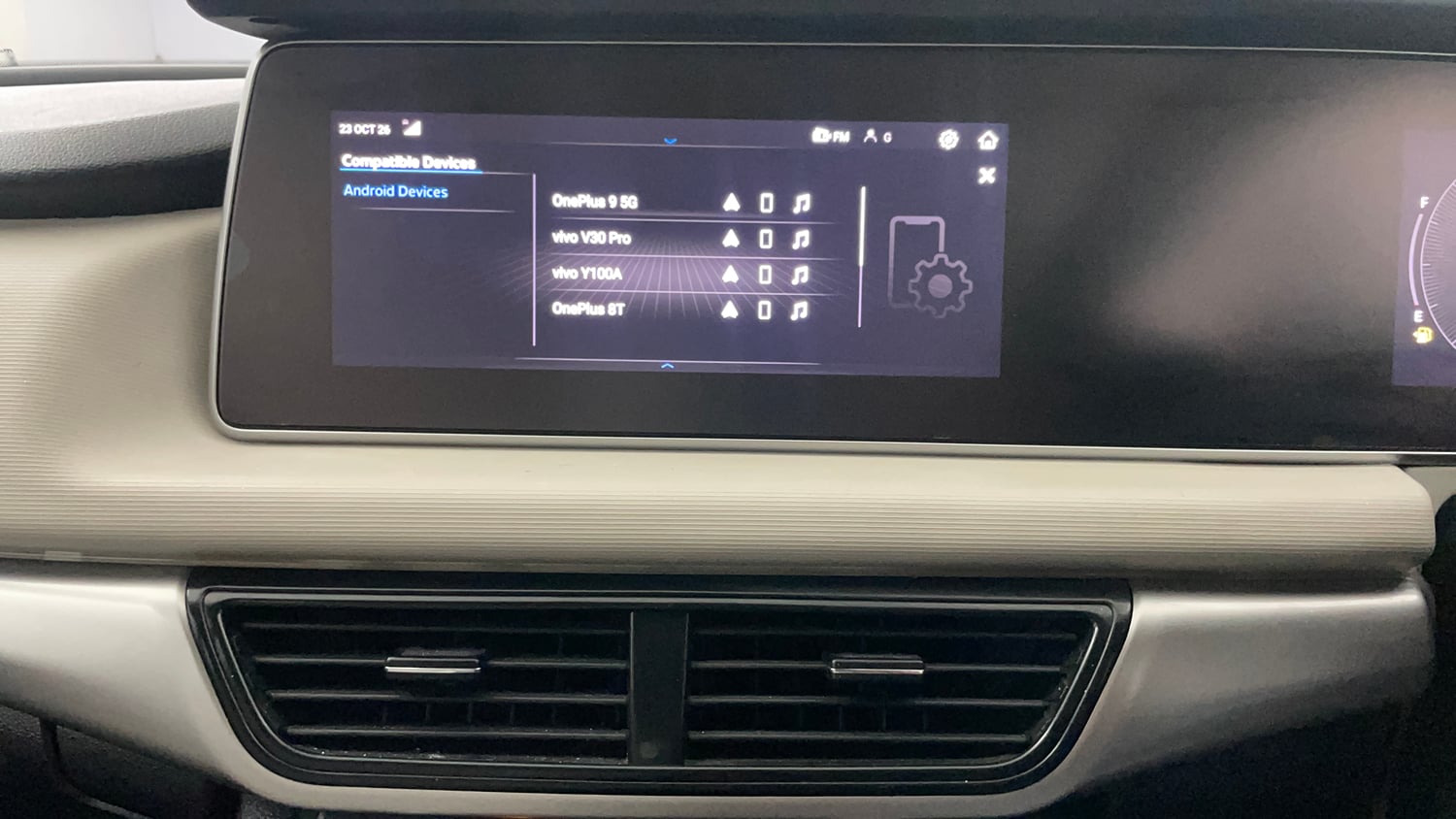 Used 2022 Mahindra XUV700 AX 5 Petrol AT 5 STR Petrol Automatic top_features Integrated (in-dash) music system