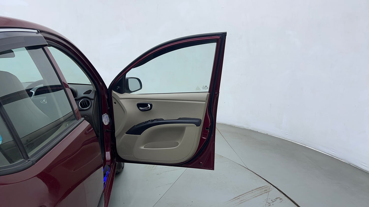 Used 2015 Hyundai i10 Sportz 1.1 iRDE2 Petrol Manual interior RIGHT FRONT DOOR OPEN VIEW