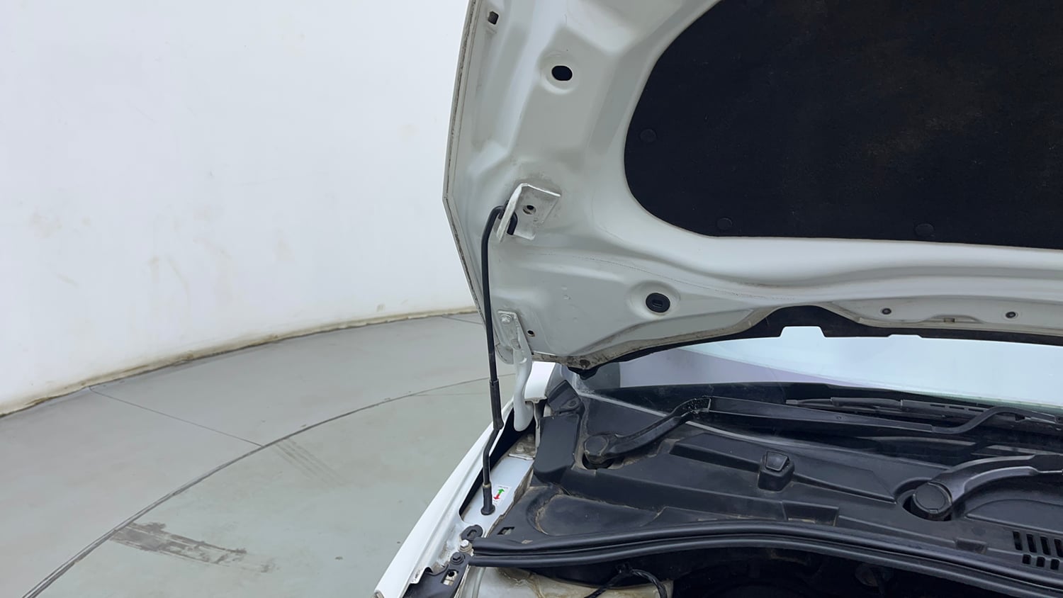 Used 2021 Tata Tiago XT Petrol Manual engine ENGINE RIGHT SIDE HINGE & APRON VIEW