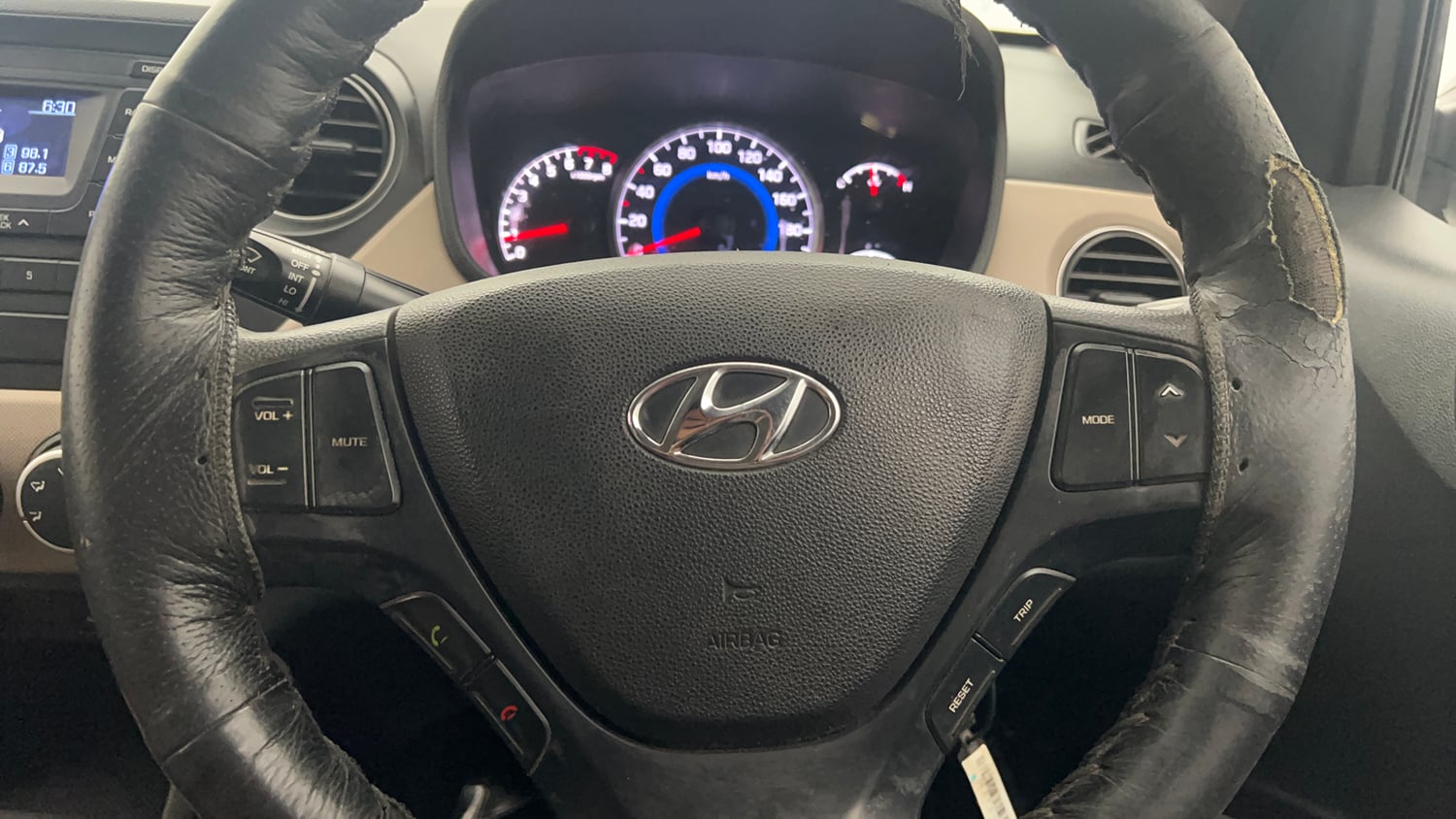 Used 2018 Hyundai Grand i10 Magna 1.2 Kappa VTVT Petrol Manual top_features Steering mounted controls