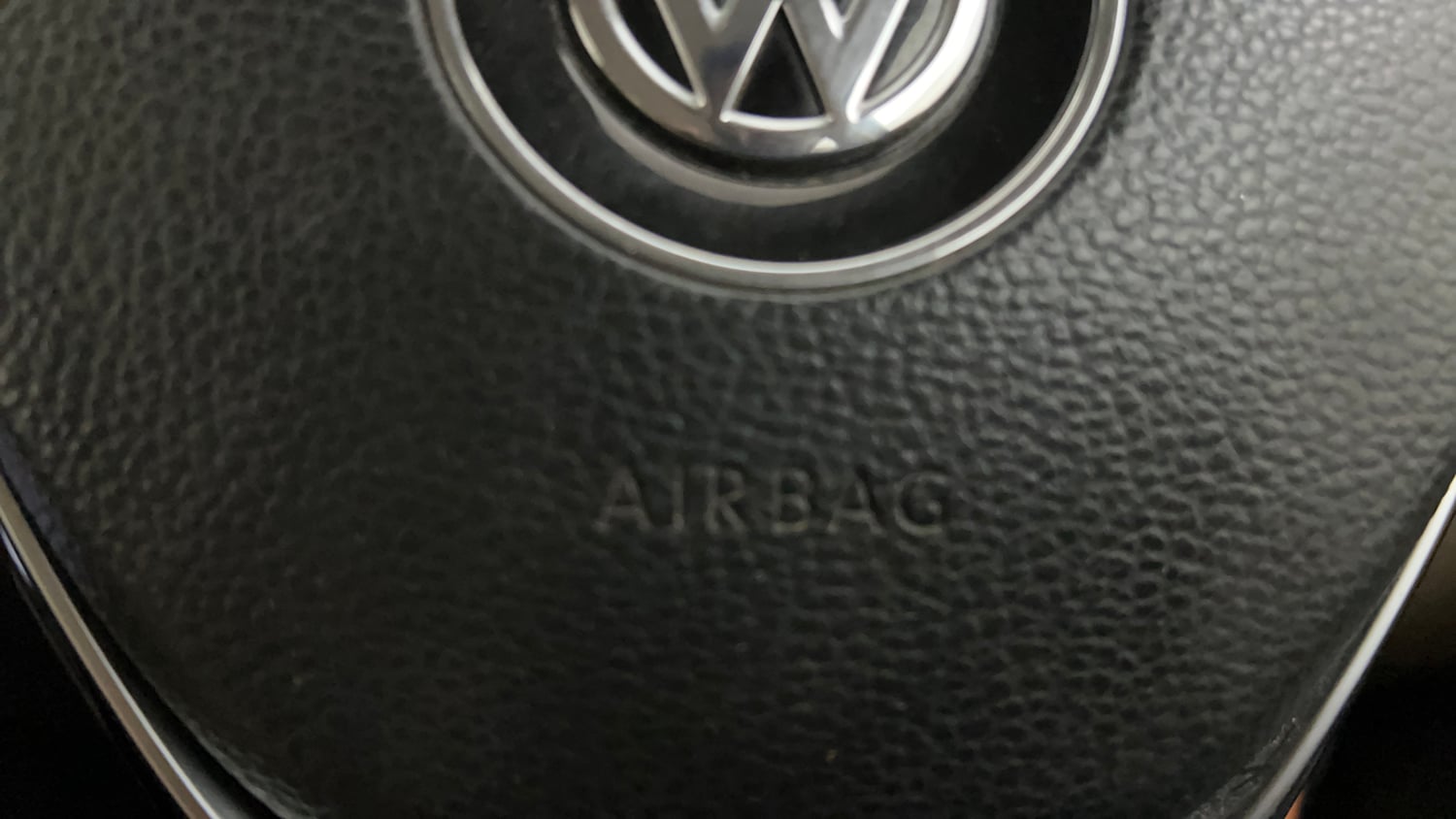 Used 2019 Volkswagen Vento Highline 1.6 (P) Petrol Manual top_features Airbags